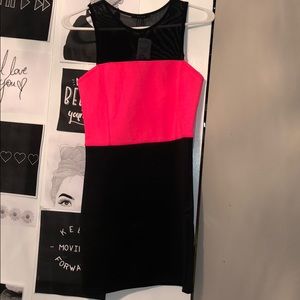 Simple smoothe Black&pink hoco dress! Never worn M